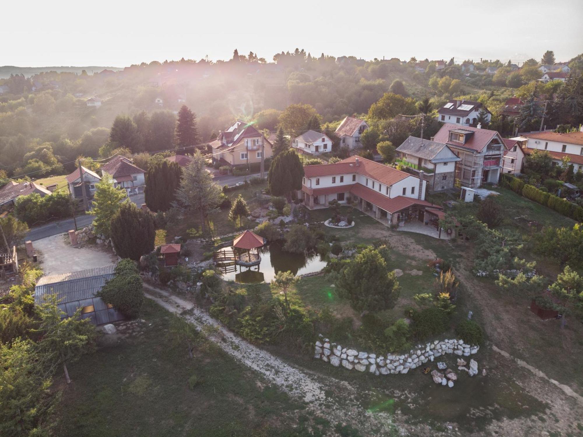 Villa Garden Залаэгерсег Экстерьер фото