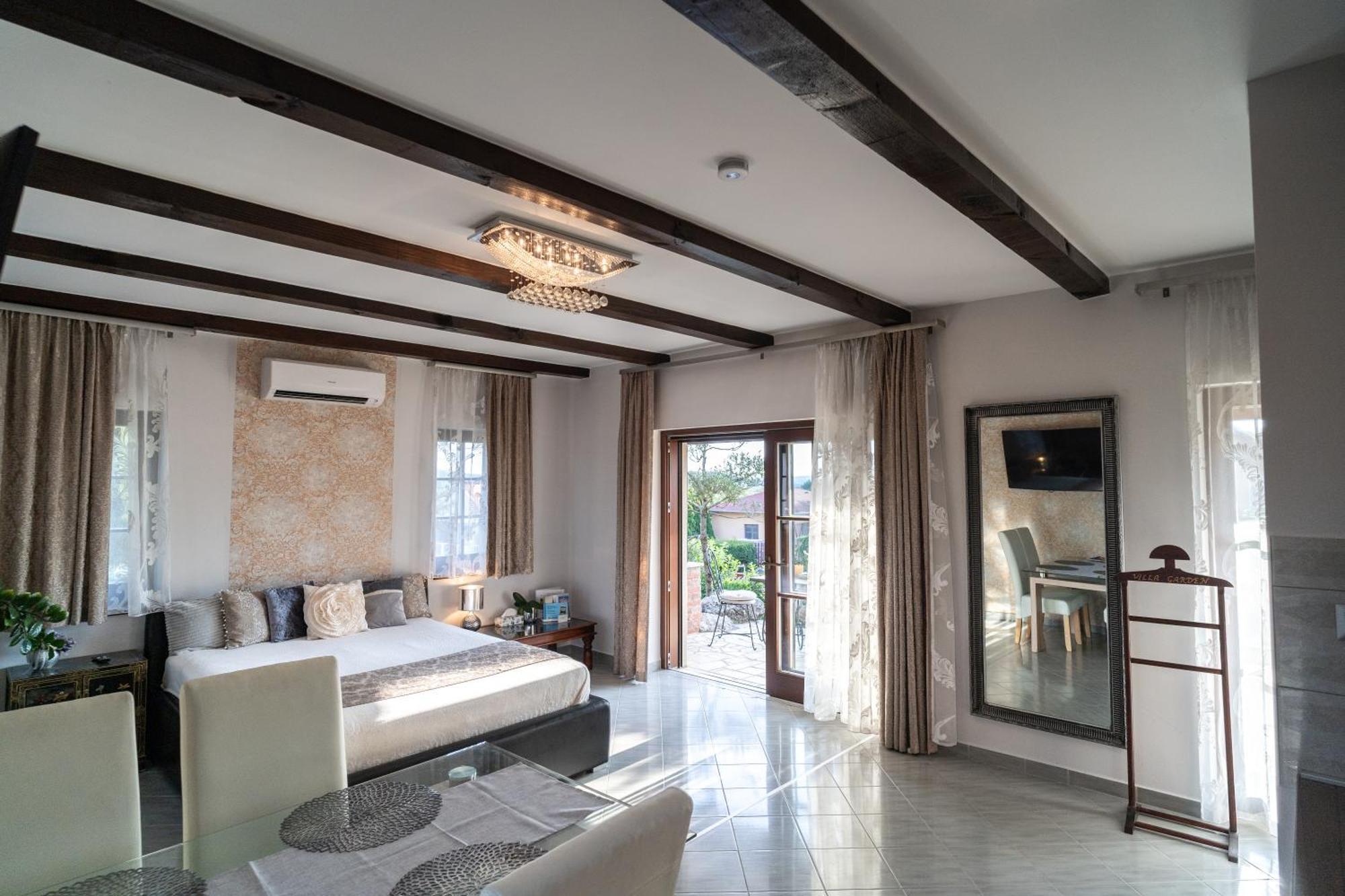 Villa Garden Залаэгерсег Экстерьер фото