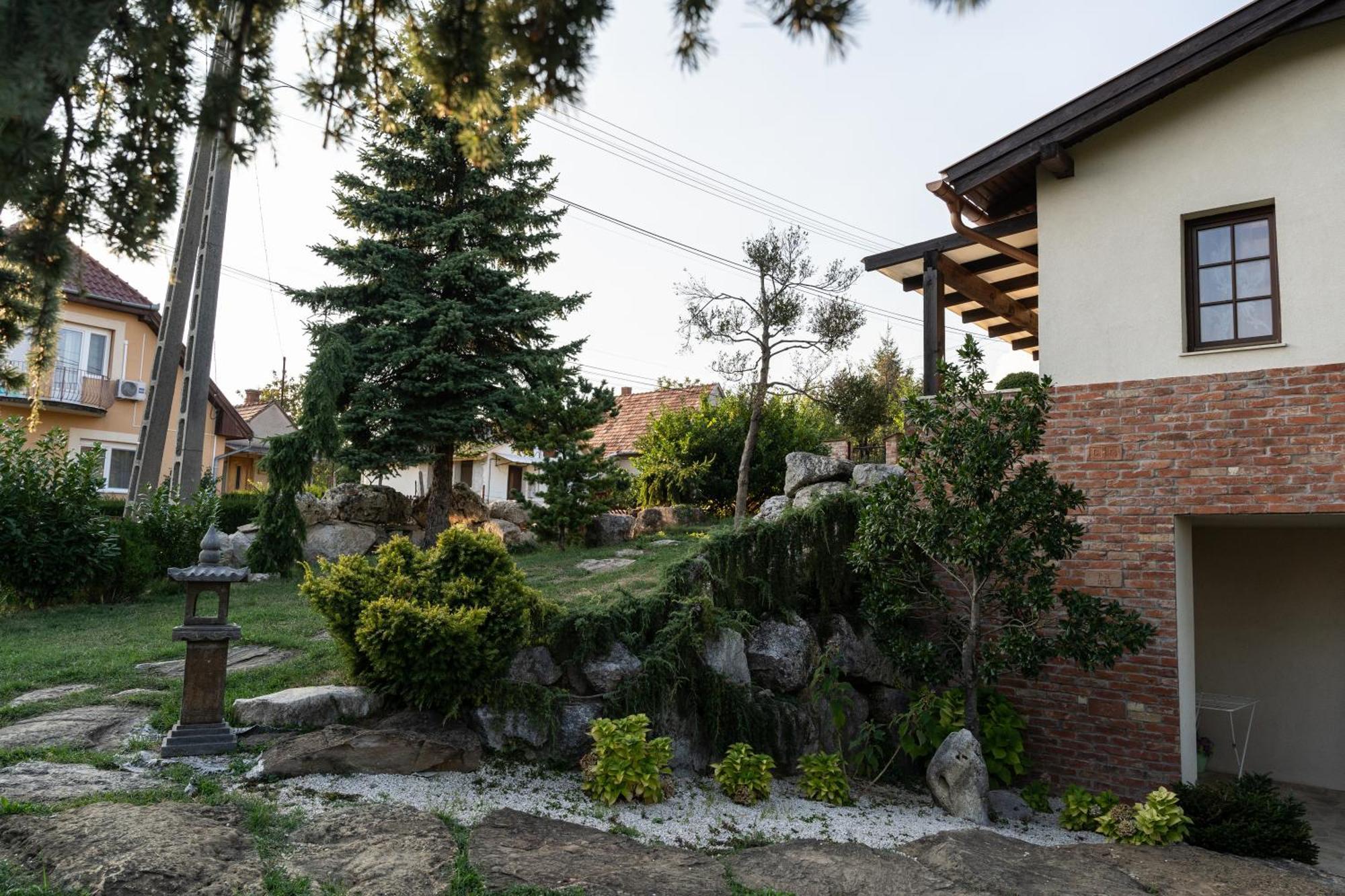 Villa Garden Залаэгерсег Экстерьер фото