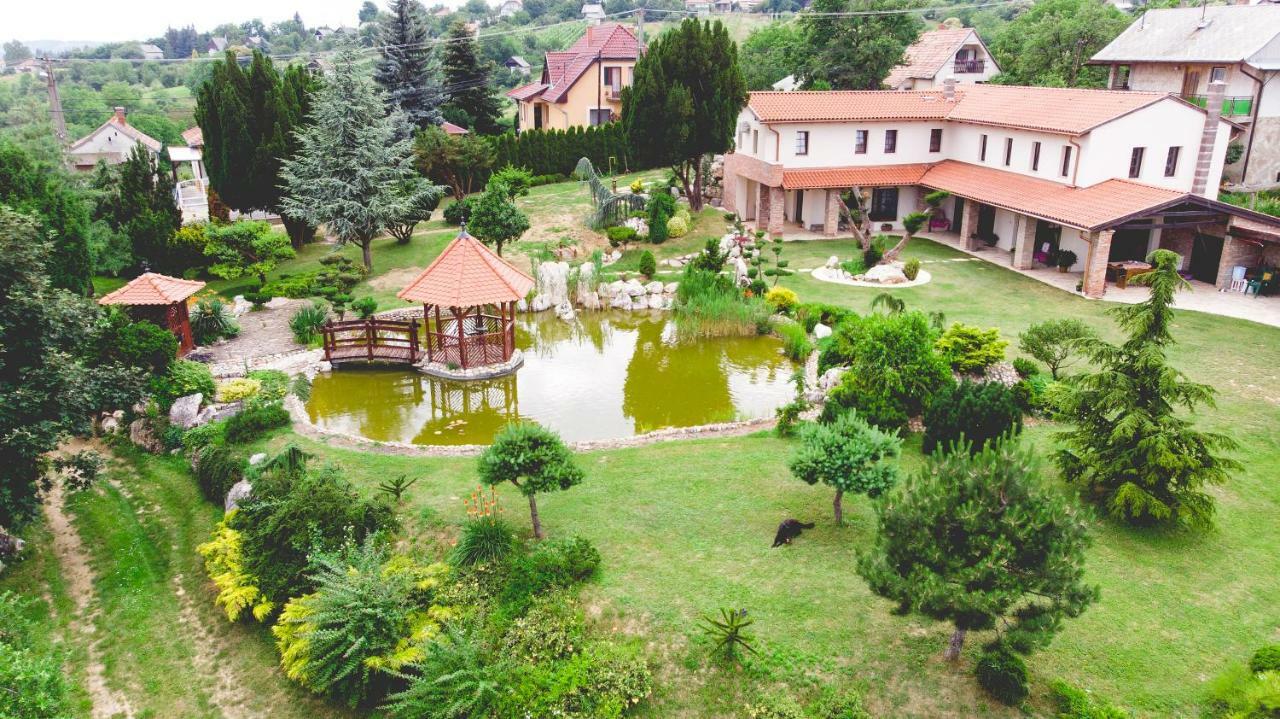 Villa Garden Залаэгерсег Экстерьер фото