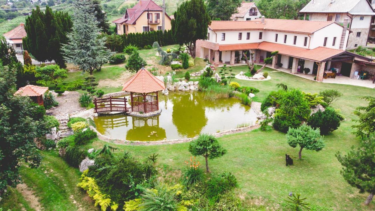 Villa Garden Залаэгерсег Экстерьер фото